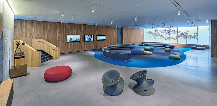 Le Pavillon pour la Paix Michal et Renata Hornstein, niveau S2 – Espace Arc-en-ciel, avec les murales du collectif MU. Musée des beaux-arts de Montréal. Photo © Marc Cramer Le Pavillon pour la Paix Michal et Renata Hornstein, niveau S2 – Espace Arc-en-ciel, avec les murales du collectif MU. Musée des beaux-arts de Montréal. Photo © Marc Cramer