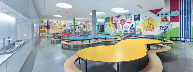 Le Pavillon pour la Paix Michal et Renata Hornstein, niveau S2 – L'Espace Arc-en-ciel, avec les murales du collectif montréalais MU. Musée des beaux-arts de Montréal. Photo © Marc Cramer Le Pavillon pour la Paix Michal et Renata Hornstein, niveau S2 – L'Espace Arc-en-ciel, avec les murales du collectif montréalais MU. Musée des beaux-arts de Montréal. Photo © Marc Cramer